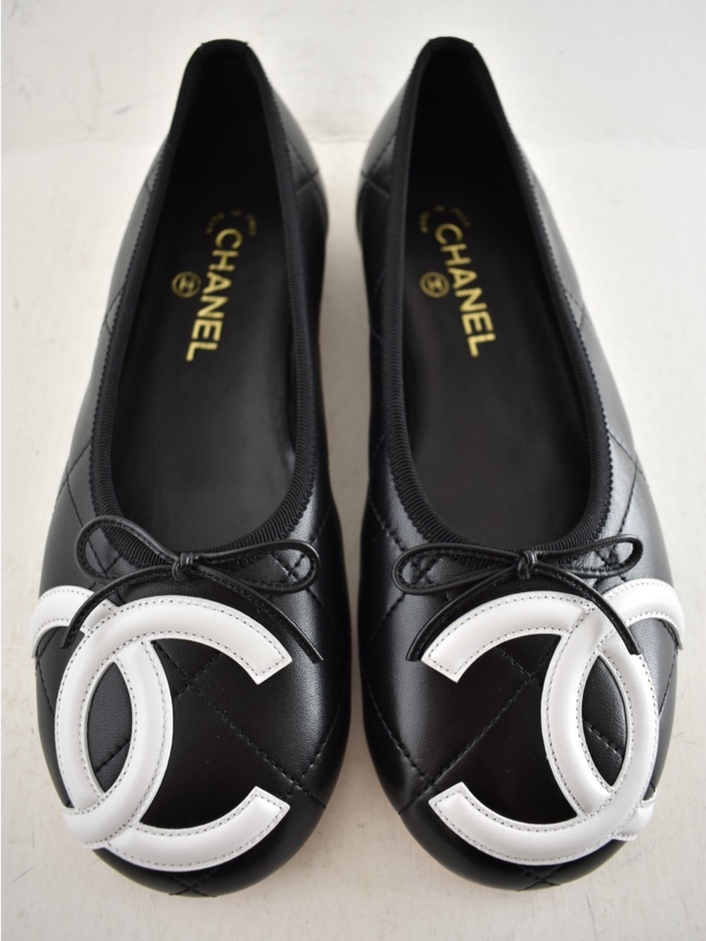 Chanel 26M Coco Beach Cambon Black White CC XL Logo Ballet Ballerina Flat 39.5 - Picture 3 of 16